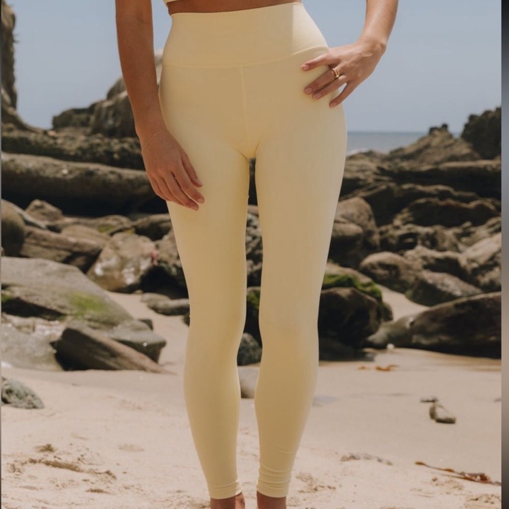 Daily Drills Butter Yellow Sold Out Leggings Size X-Large